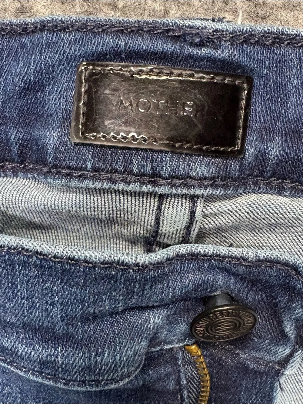 MOTHER Jeans Womens 32 Weekender Fray in Mint Condition Flare Raw Hem USA Made - Picture 4 of 15